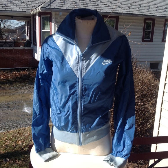 Womans Nike Windbreaker.